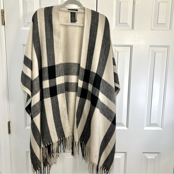 Banana Republic Sweaters - Banana Republic Black & Tan Plaid Fringe Cashmere Wool Wrap Shawl Sweater Sz OS